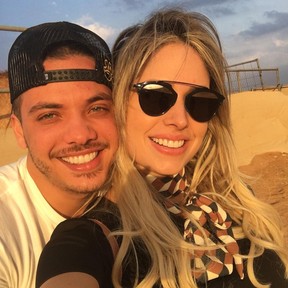 FÃS DETONAM SAFADÃO E A MULHER APÓS MAL ENTENDIDO